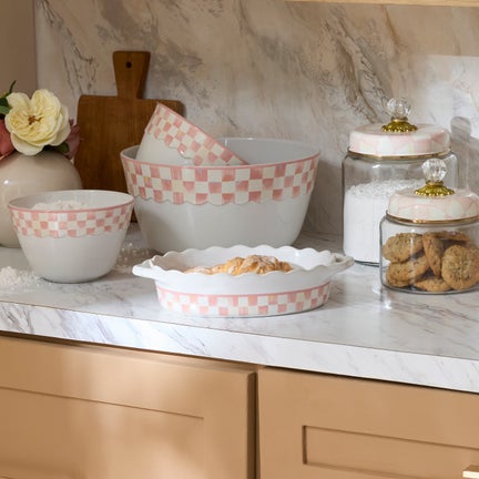 Rosy Check Everyday Medium Oval Baker