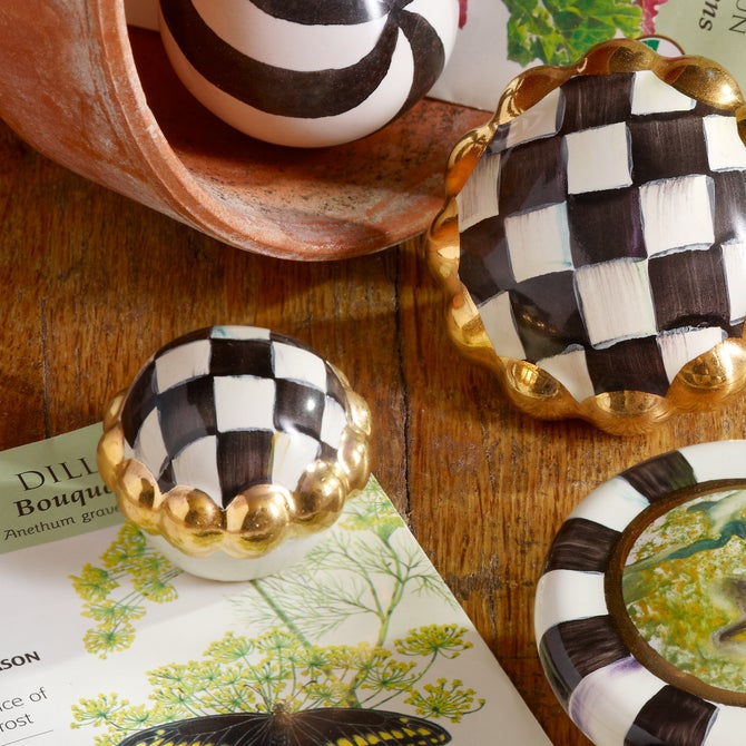 Courtly Check Petit Four Round Knob image number 9