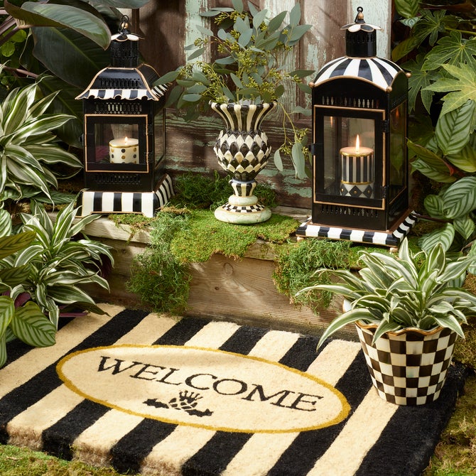 Courtly Check 8" Ceramic Garden Pot image number 4