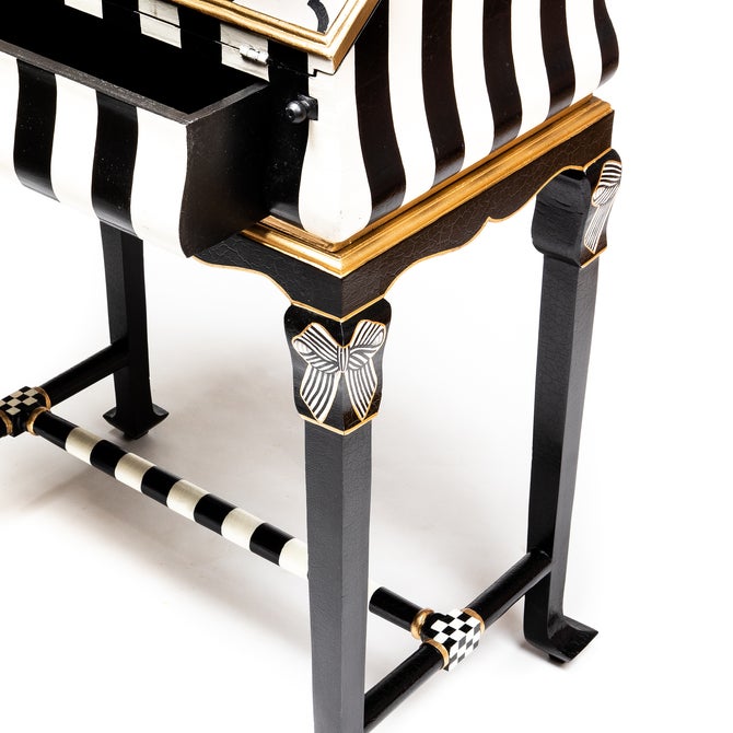 Pretty As A Bow Writing Desk image number 5