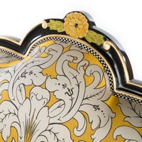 Queen Bee Loveseat