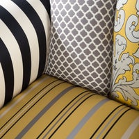 Queen Bee Loveseat