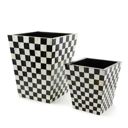 Courtly Check 20" Planter