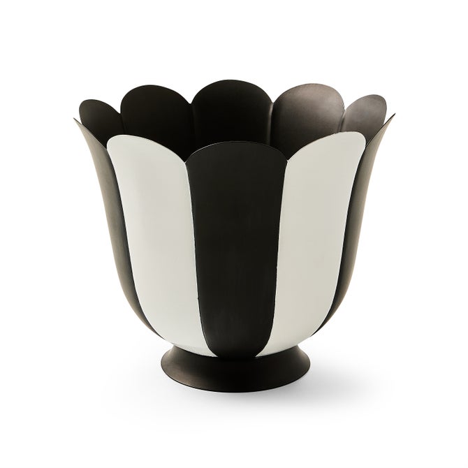 Courtly Stripe Scalloped Large Flower Pot image number 0