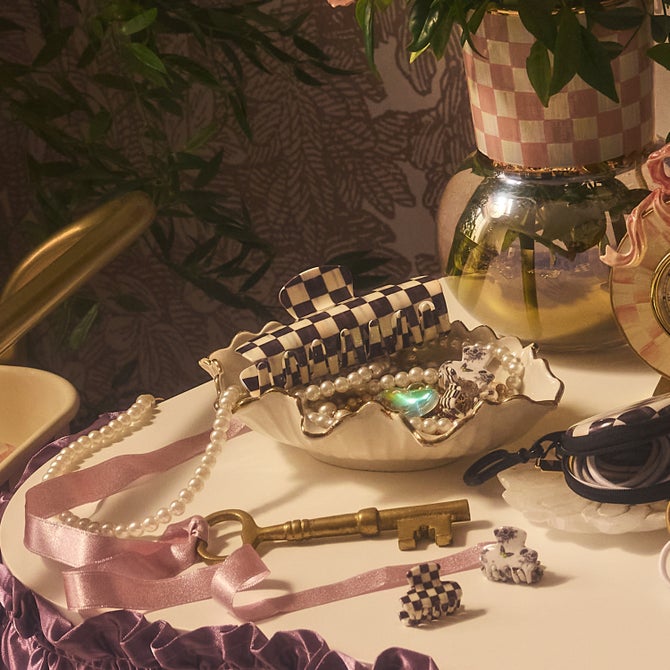 MC x Goody Courtly Check Large Claw image number 7