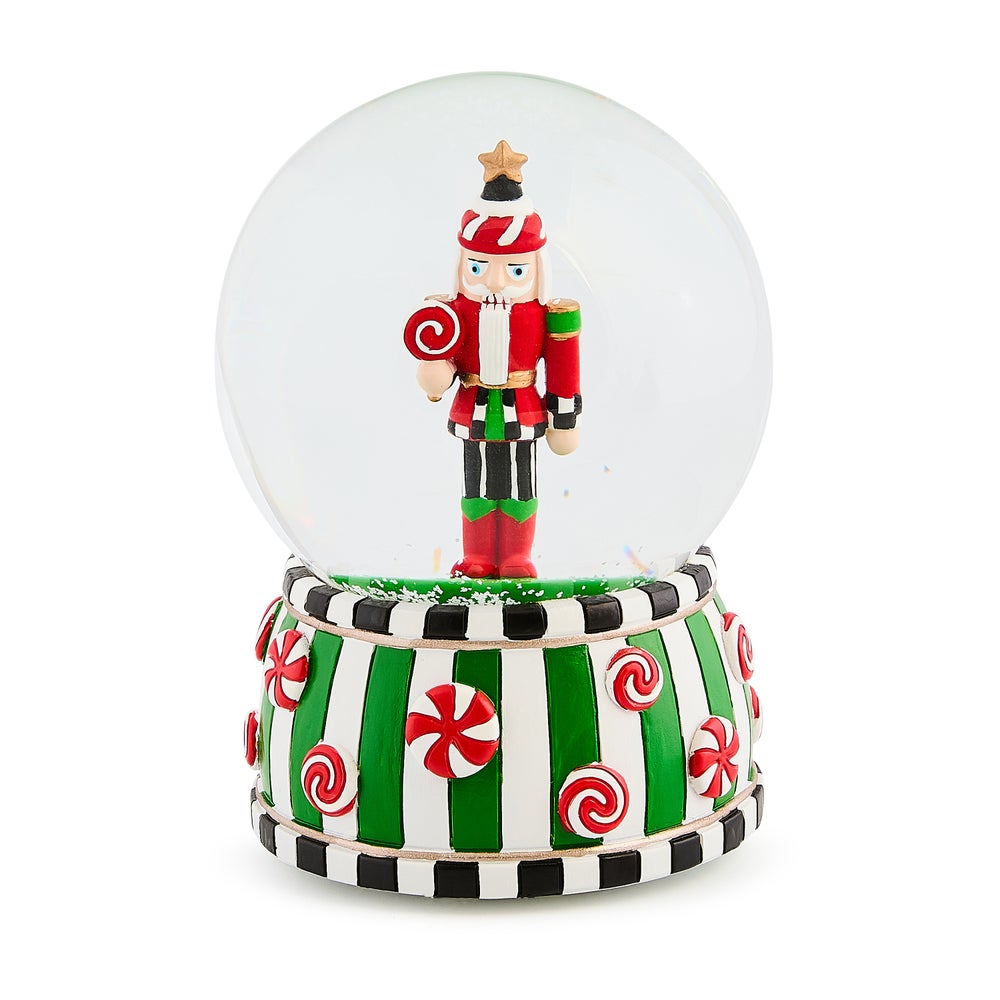 Candy Cottage Nutcracker Snow Globe mackenzie-childs Panama imagen 1 Candy Cottage Nutcracker Snow Globe mackenzie-childs Panama imagen 1
