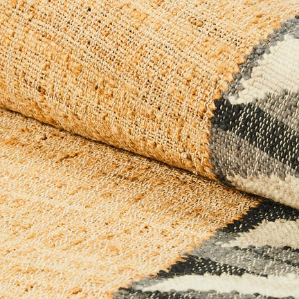 Jute Scalloped Black and White 2'6" x 8' Runner Rug