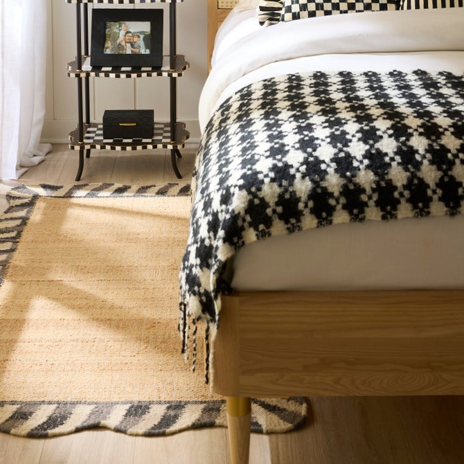 Jute Scalloped Black and White 3' x 5' Rug image number 1