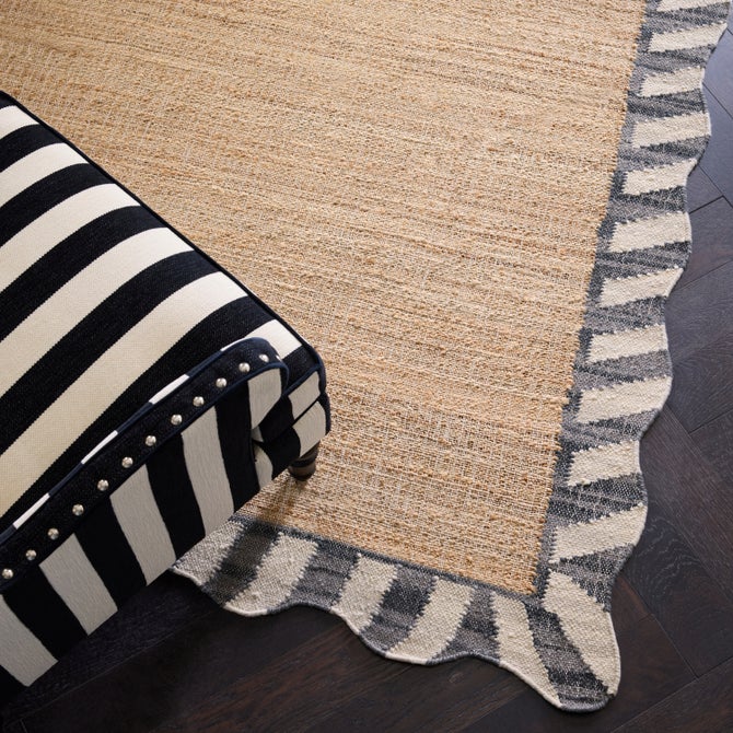 Jute Scalloped Black and White 8' x 10' Rug image number 4