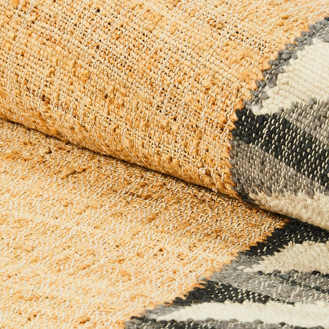 Jute Scalloped Black & White Rug image number 9
