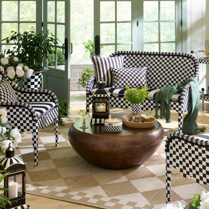White Diamond 5' x 8' Indoor/Outdoor Rug image number 1