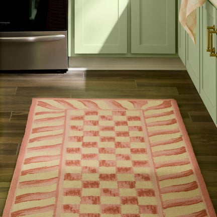 Rosy Check 2'6" x 8' Rug