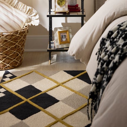 Cream Argyle 8' x 10' Rug