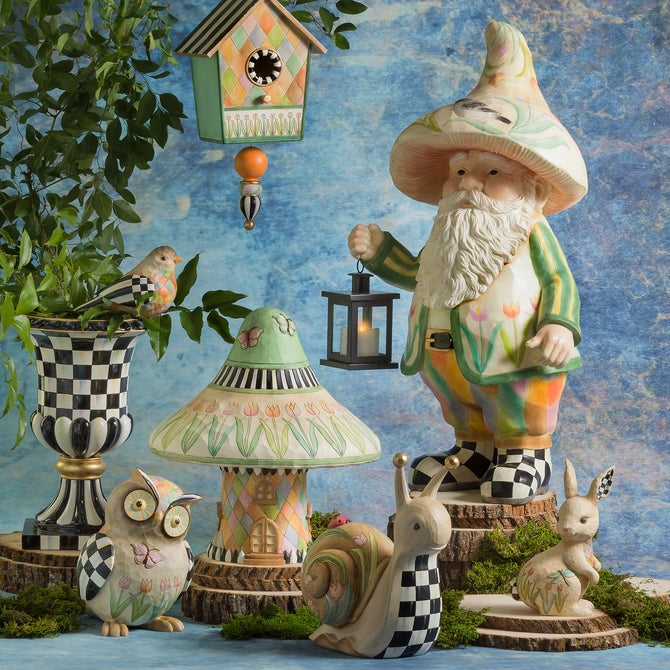 Courtly Check Pedestal Urn image number 5