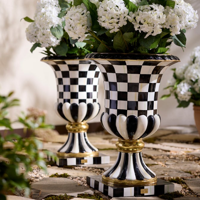Courtly Check Pedestal Urn image number 8