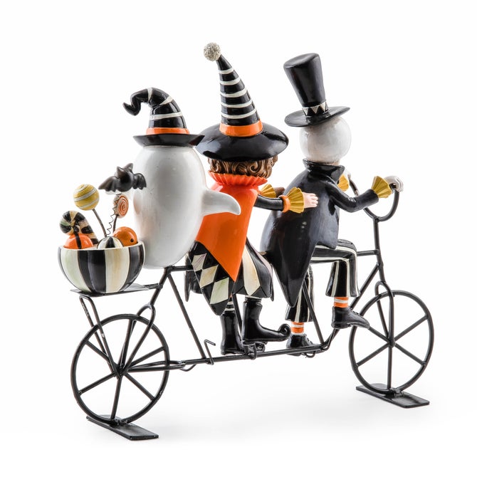 Boo Family image number 3