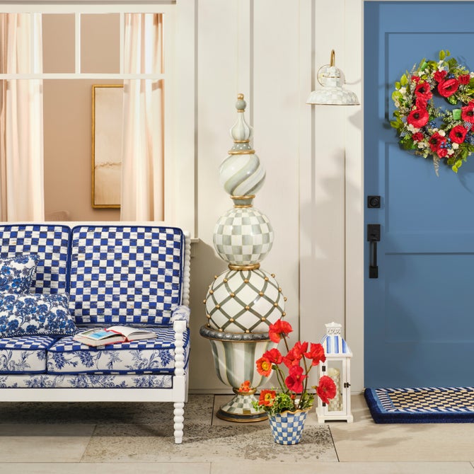 Sterling Check Trophy Topiary image number 3