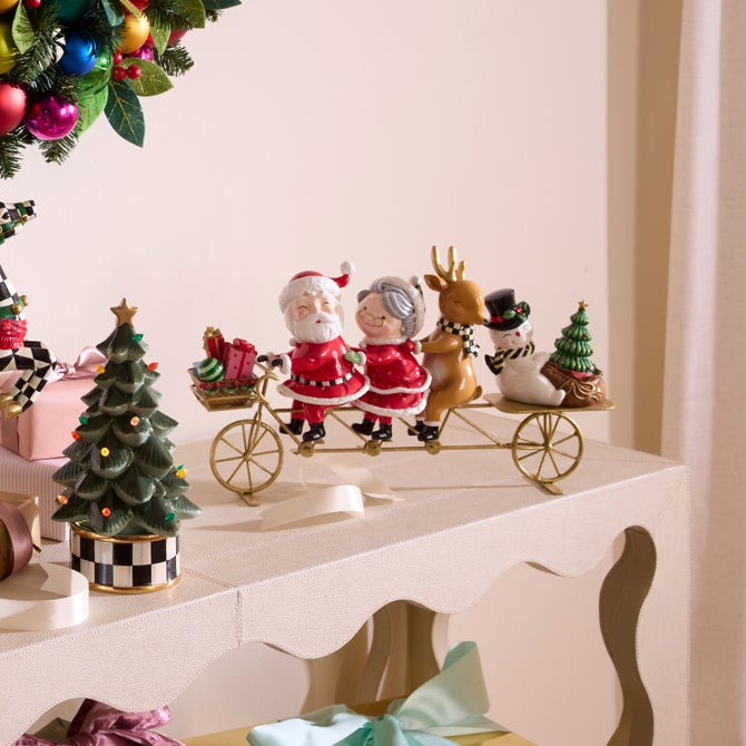 Granny Kitsch Santa and Company image number 4