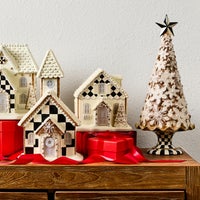 Gingerbread Illuminated Cottage