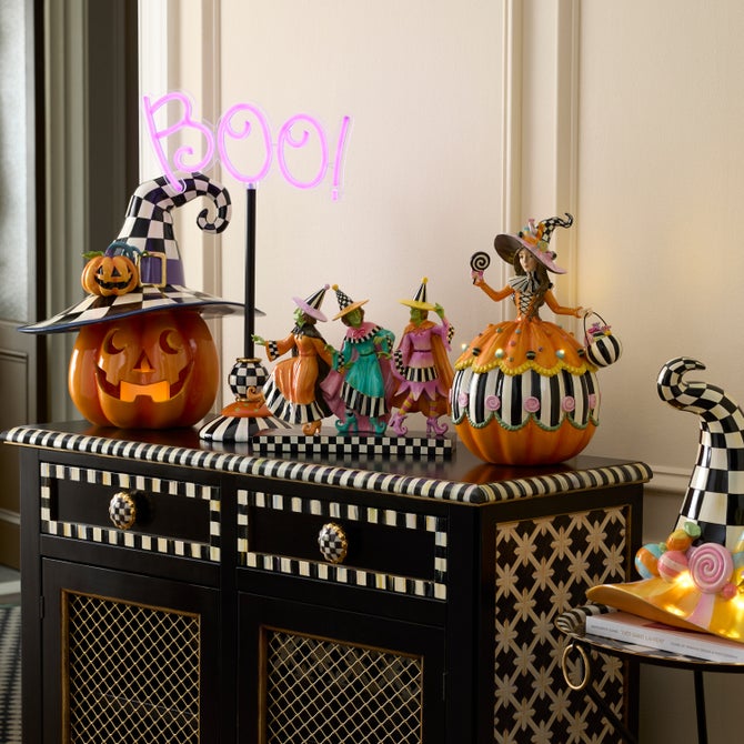 Trick or Treat Witch Trio Figurine image number 3