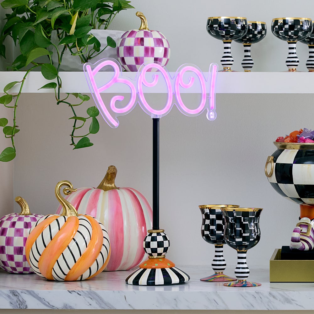 Pedestal Illuminated Neon Boo Sign mackenzie-childs Panama imagen 3 Pedestal Illuminated Neon Boo Sign mackenzie-childs Panama imagen 3