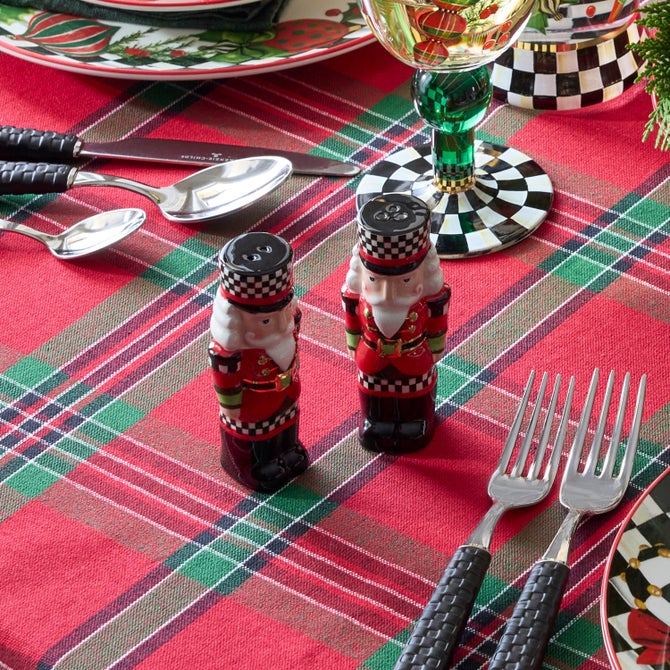 Classic Courtly Nutcracker Salt & Pepper Set image number 4