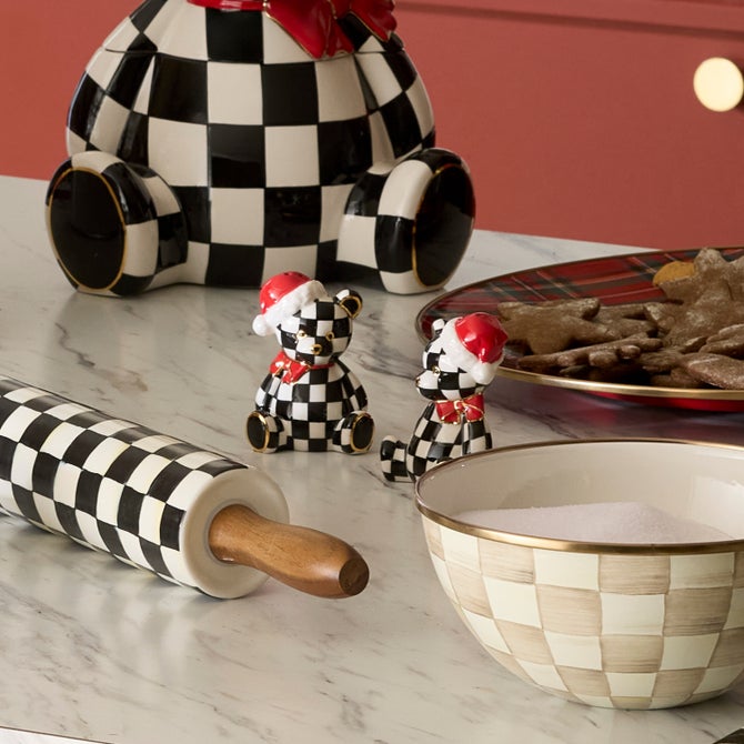 Courtly Santa Bear Salt & Pepper Set image number 4