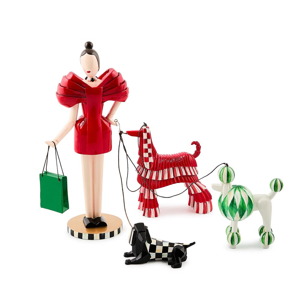 Check It Out Shopper Lady with Dogs Figurine mackenzie-childs Panama imagen 1 Check It Out Shopper Lady with Dogs Figurine mackenzie-childs Panama imagen 1