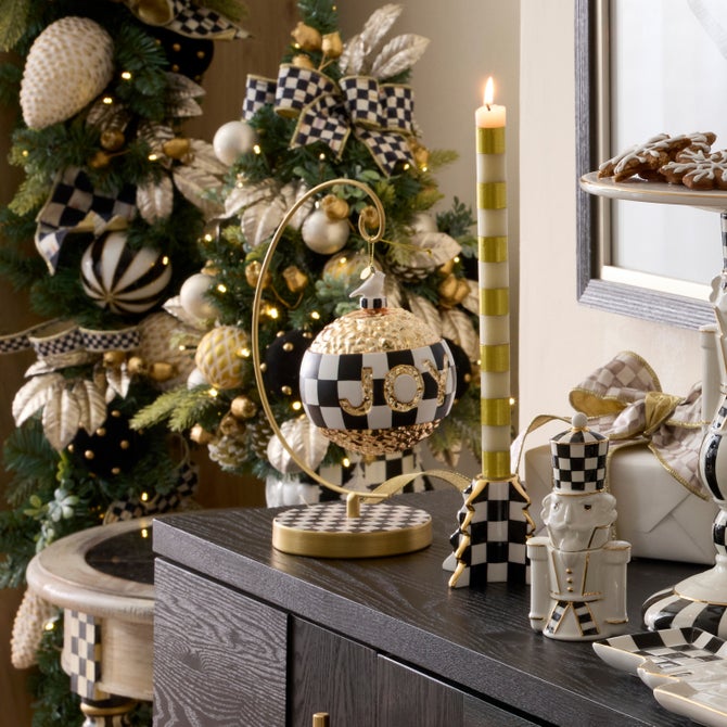 Classic Courtly Ornament Stand image number 4