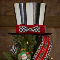 Checkmate Top Hat Tree Topper