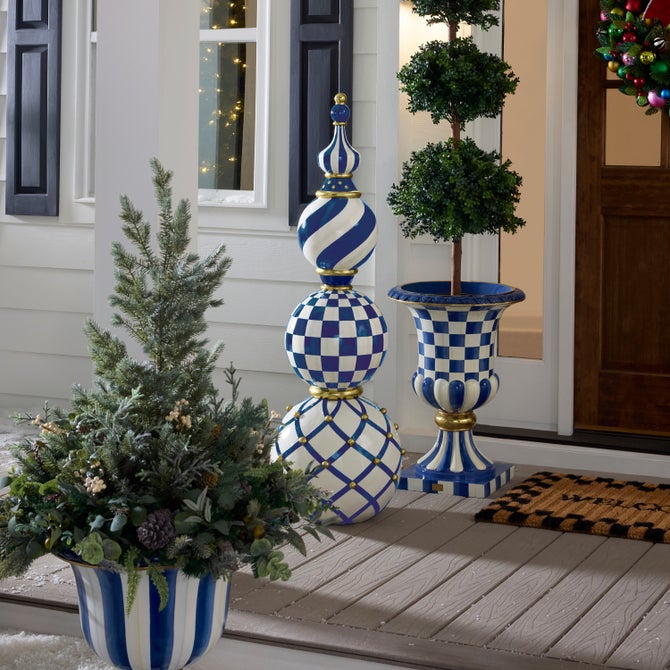 Royal Check Trophy Topiary image number 3