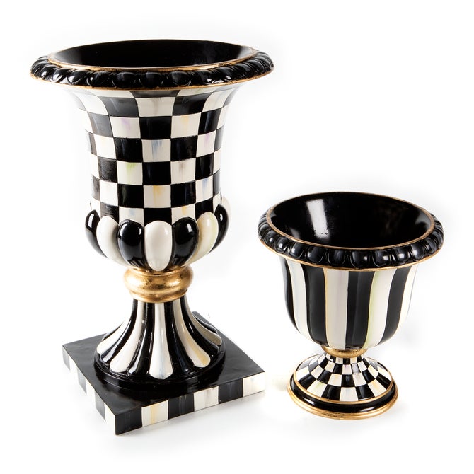 Courtly Check Pedestal Tabletop Urn image number 4