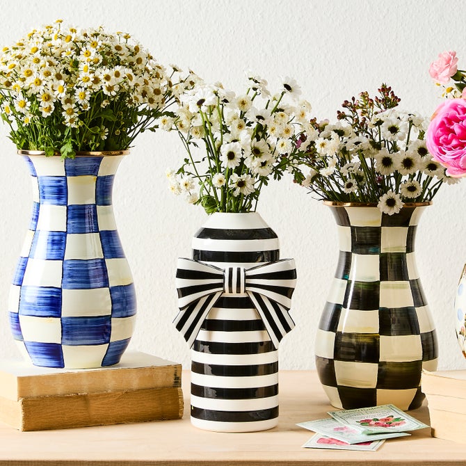 Courtly Bow Vase image number 6