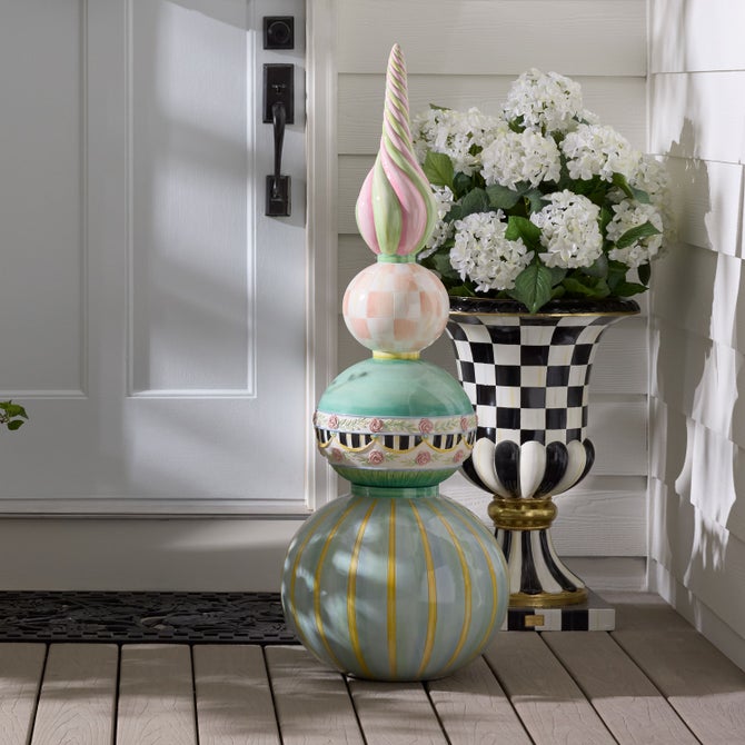 Rosy Meadow Trophy Topiary image number 1