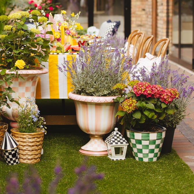 Rosy Stripe Urn image number 3