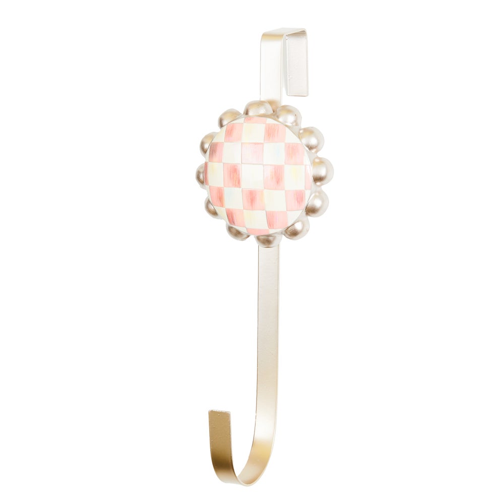 Rosy Check Wreath Hanger mackenzie-childs Panama imagen 1 Rosy Check Wreath Hanger mackenzie-childs Panama imagen 1