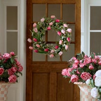 Rosy Check Tulip 28" Wreath