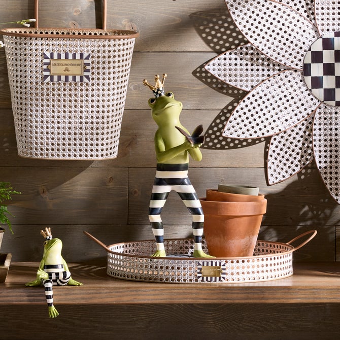Courtly Fergal the Frog with Butterfly Decor image number 5