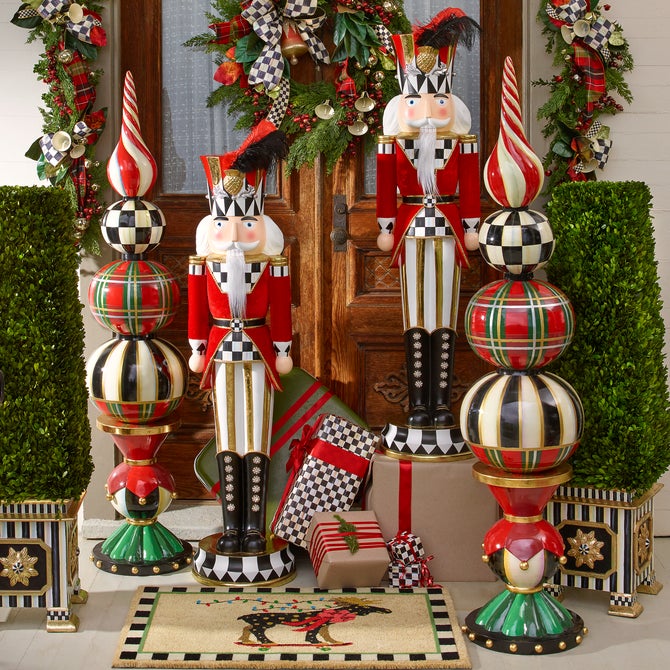 Castle Guard Trophy Nutcracker image number 1