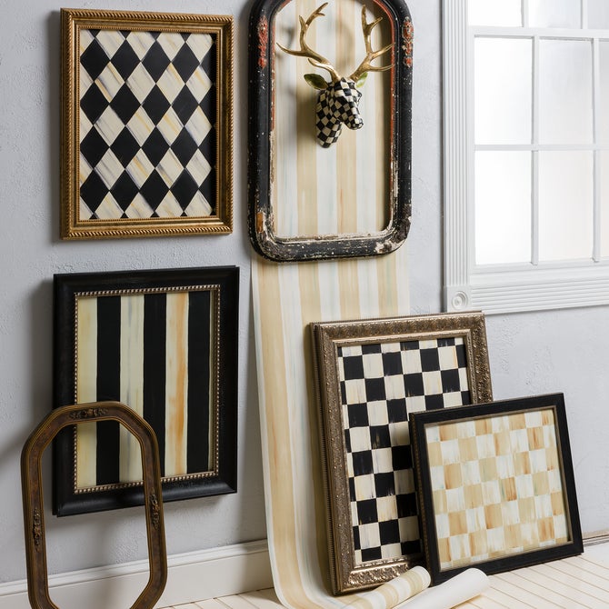 Courtly Stripe Wallpaper image number 2