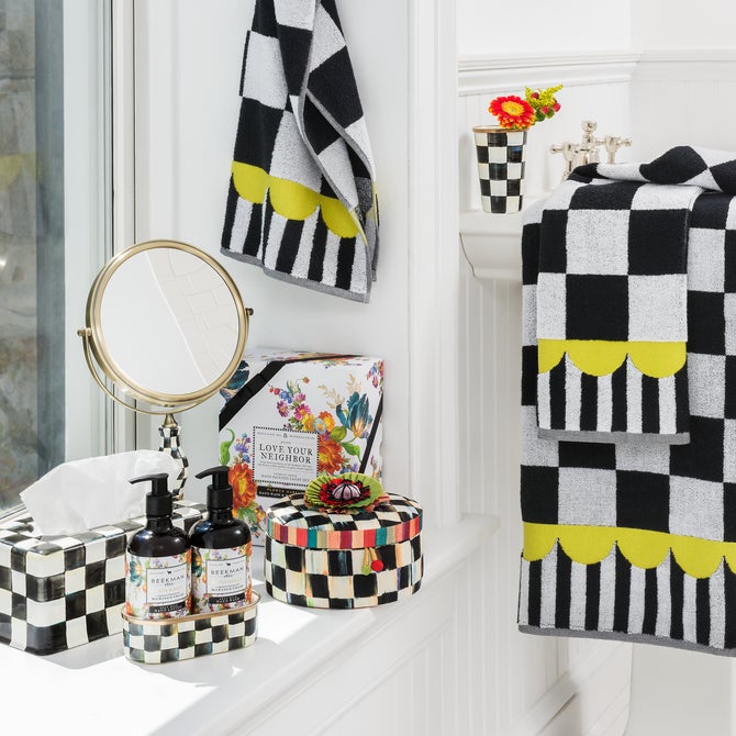 Courtly Check Round Jewelry Box image number 1