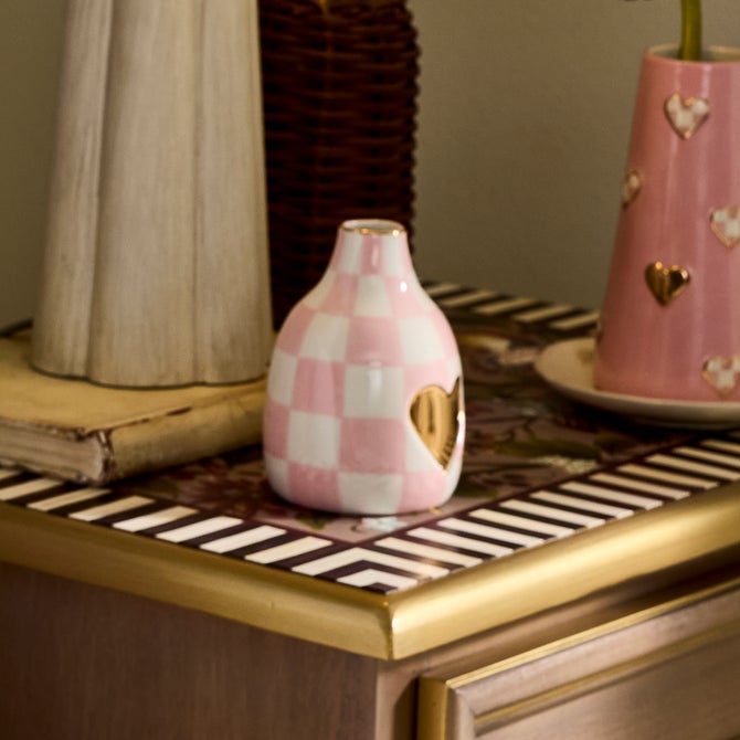 Rosy Check Short Heart Vase image number 4