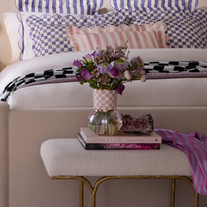 Rosy Check Glass Vase image number 1