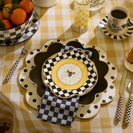 Black Petal Dinner Plate