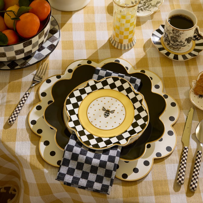 Black Petal Dinner Plate image number 1