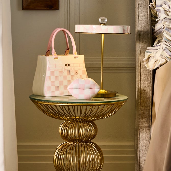 Rosy Lips Kiss Me Box image number 1