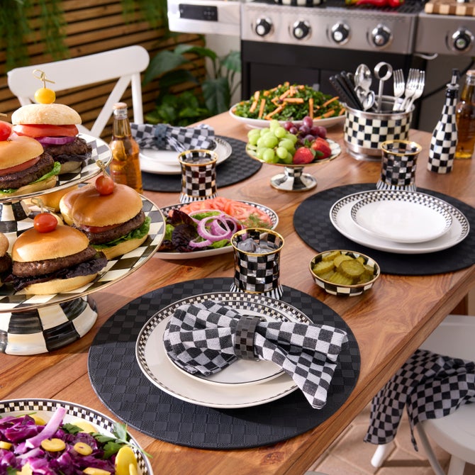 Courtly Check Everyday Lunch Plates, Set of 4 image number 4