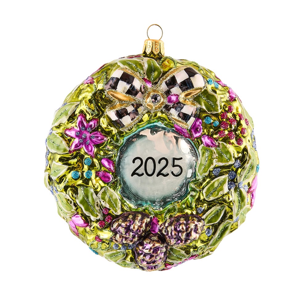 2025 Floral Wreath Glass Ornament mackenzie-childs Panama imagen 1 2025 Floral Wreath Glass Ornament mackenzie-childs Panama imagen 1