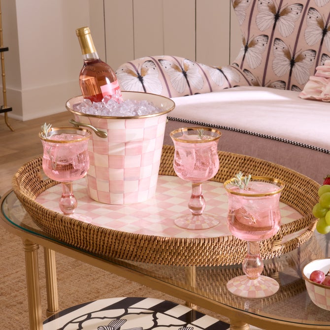Rosy Check Wine Glass image number 1