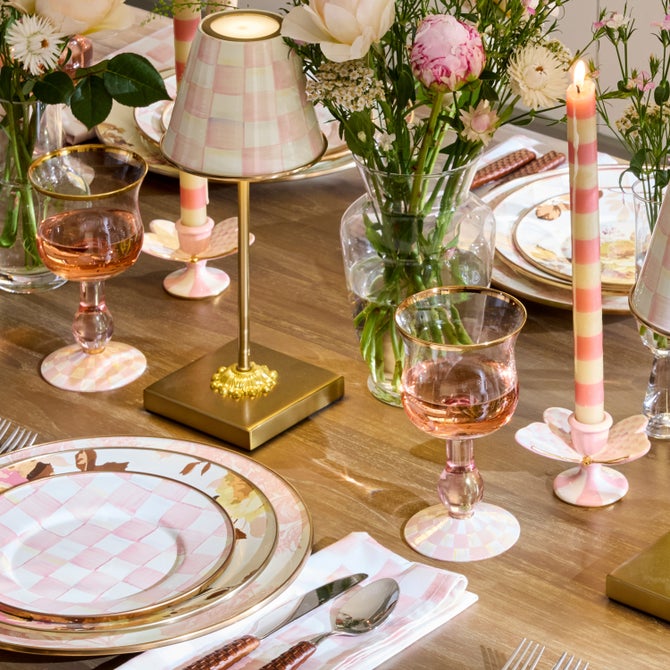 Rosy Check Wine Glass image number 6